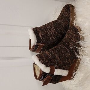 EUC! Womens Muk Luks Anne Marie Sweater Wedge Booties Brown Size 6 Ankle boots